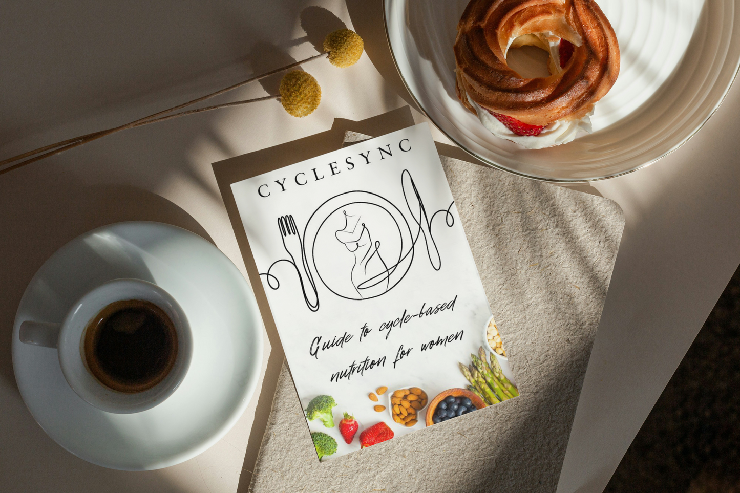 CycleSync - Dein zyklusbasierter Leitfaden zur hormonoptimalen Ernährung und Trainingsgestaltung. 200 Seiten mit Ernährungsplänen und Tools für dein weibliches Wohlbefinden.